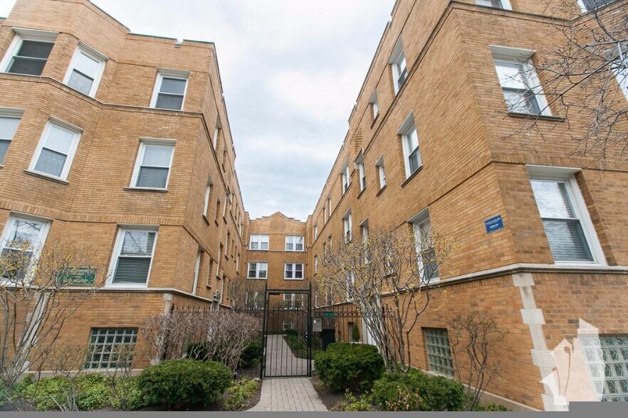 Primary Photo - 628 W Roscoe St