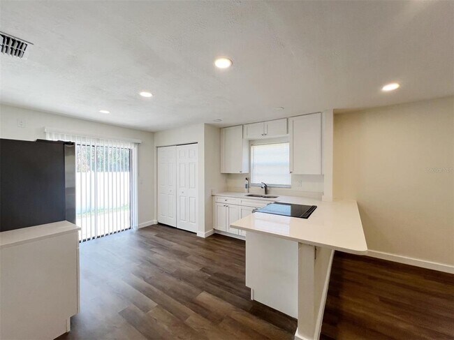 Building Photo - 1016 9th Ave NW