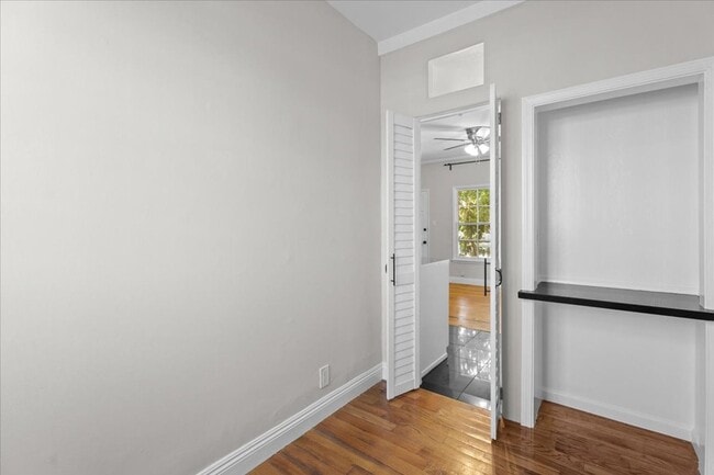 Building Photo - Stylish One Bedroom Unit With Spare Room
