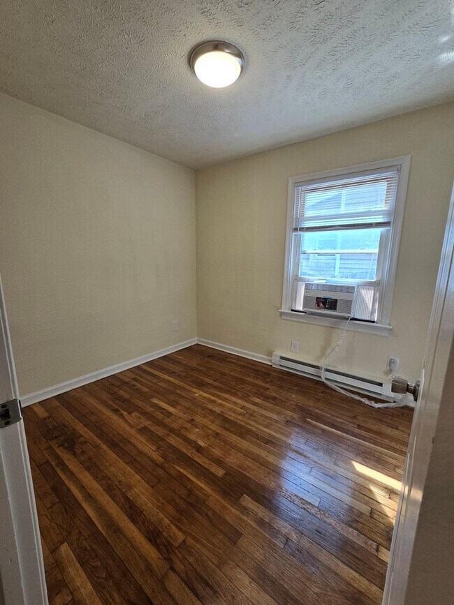 Building Photo - 611 Hazelhurst Ave