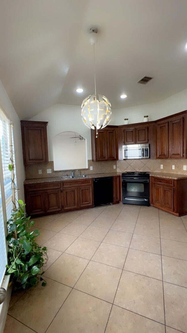 Building Photo - 11115 Pigeon Bluff Dr