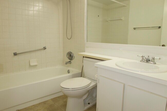 Building Photo - 208 Foxtail Dr