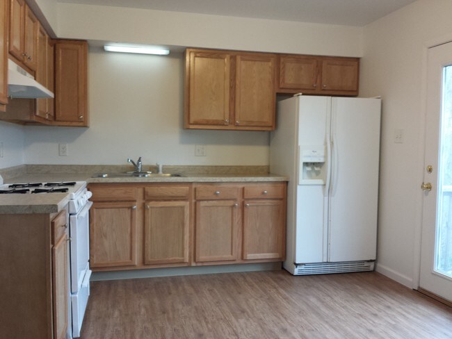 Kitchen - 1875 Adams St