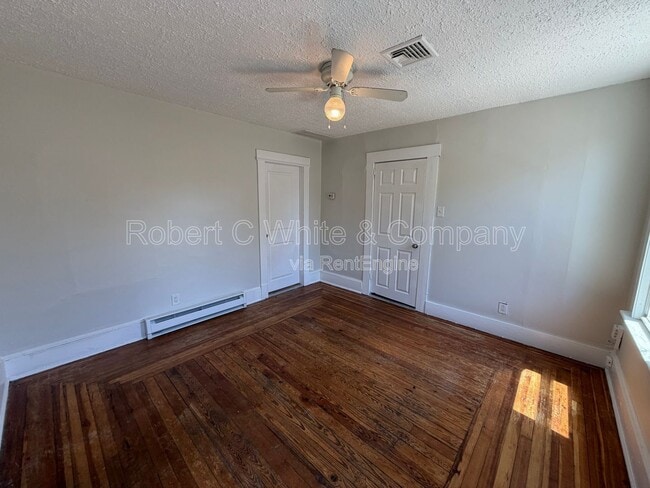 Building Photo - 179 Maple St