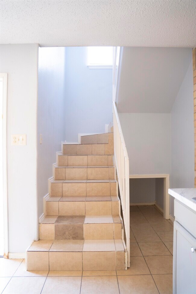 Building Photo - 311 Soria Dr