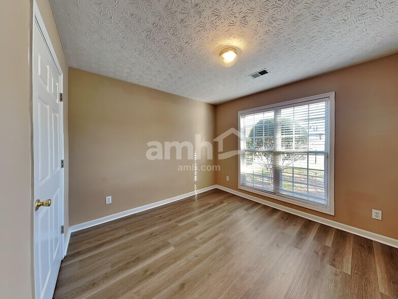 Building Photo - 725 Windsor Brook Ln