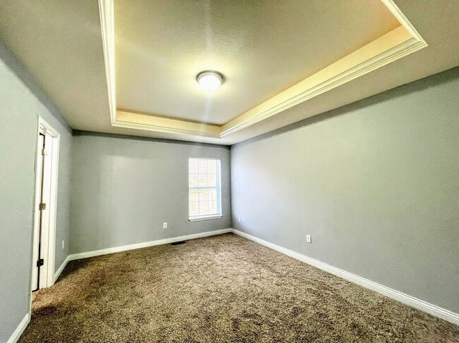 Building Photo - Home near FLW!