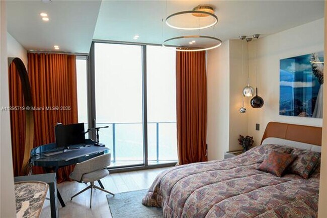 Building Photo - 15701 Collins Ave