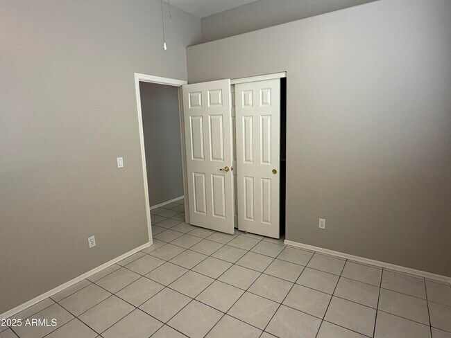 Building Photo - 231 E Krista Way