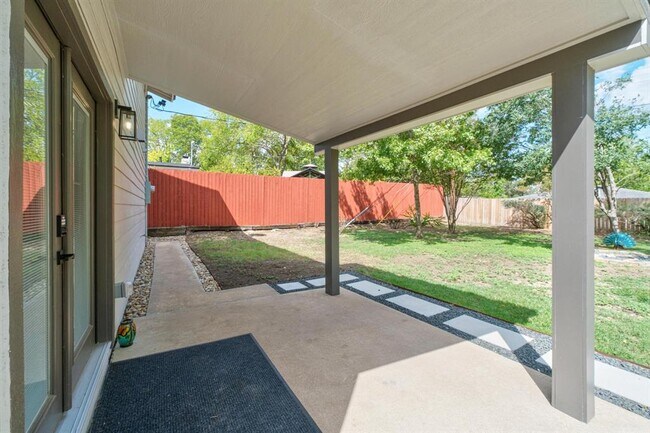 Building Photo - 500 Arbor Ln