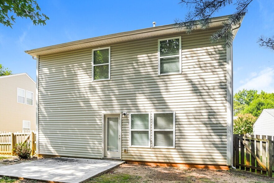 Building Photo - 9502 Fernspray Rd