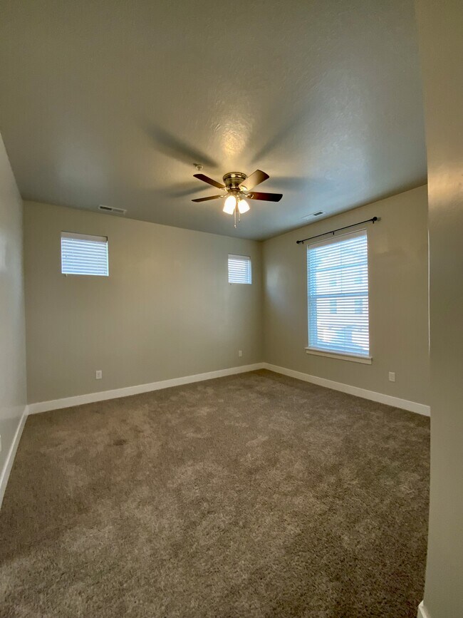 Building Photo - 3724 W 1850 N