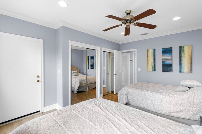 Building Photo - 11397 Pond View Dr