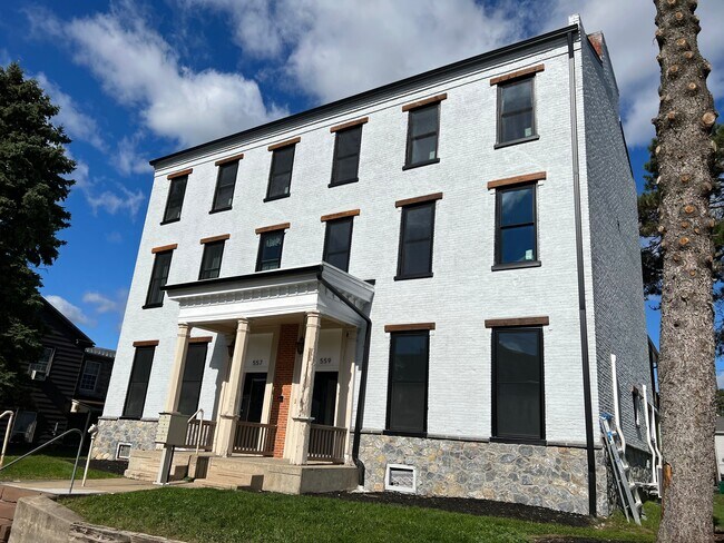 Building Photo - 557 Union St