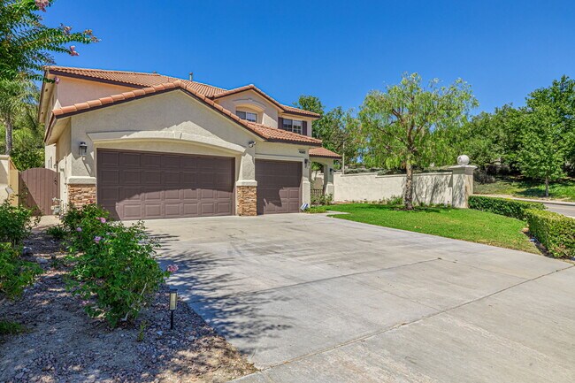 Building Photo - 25755 Hood Way