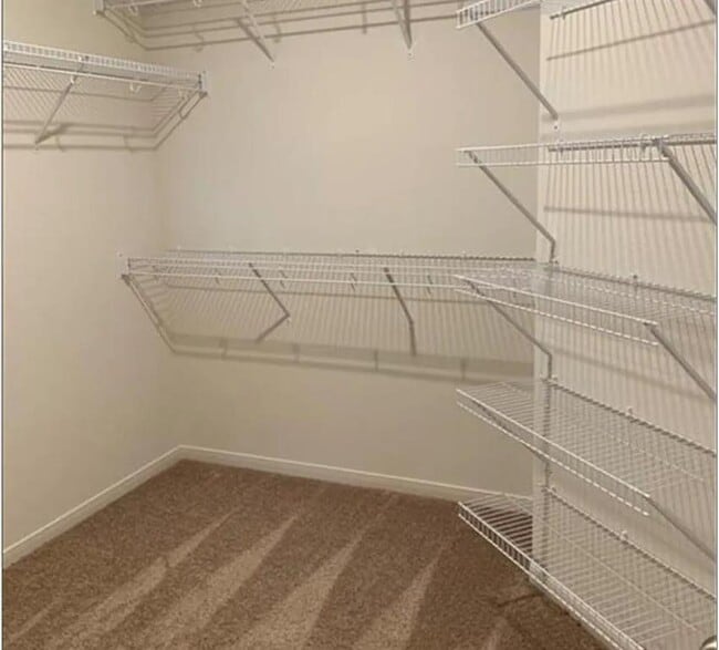 Building Photo - 213 Cres Park Dr