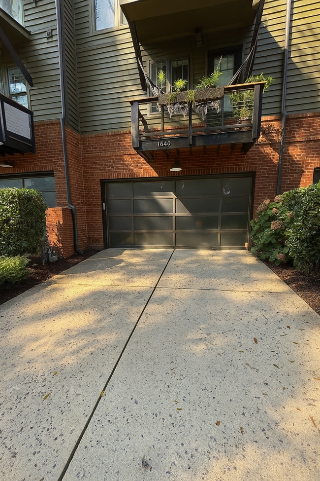 Building Photo - 1640 Kenilworth Ave