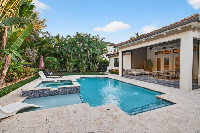 Building Photo - 17662 Cadena Dr