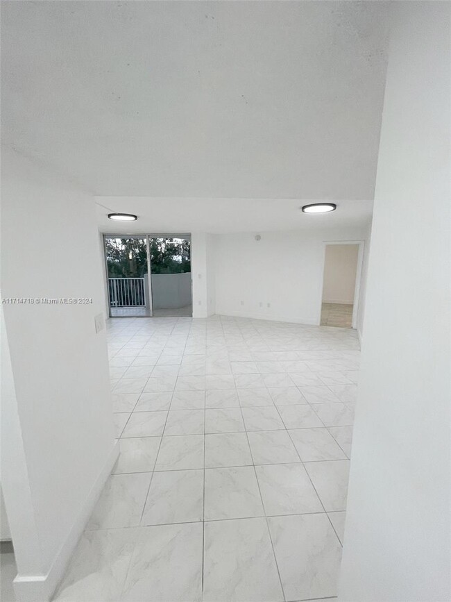 Building Photo - 1300 NE Miami Gardens Dr