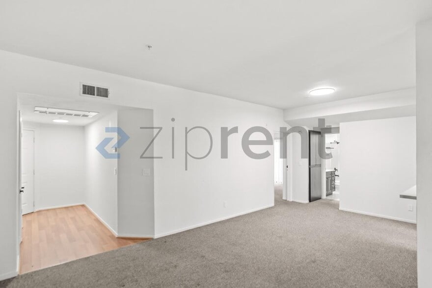 Building Photo - Unit 214