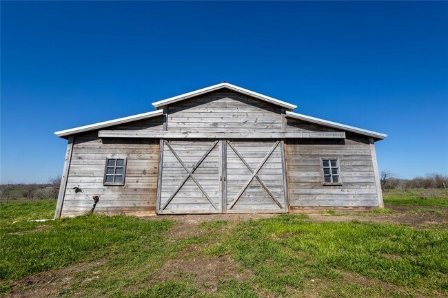 Building Photo - 330 Cross Ln