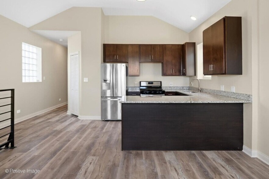 Building Photo - 2855 W Arthington St