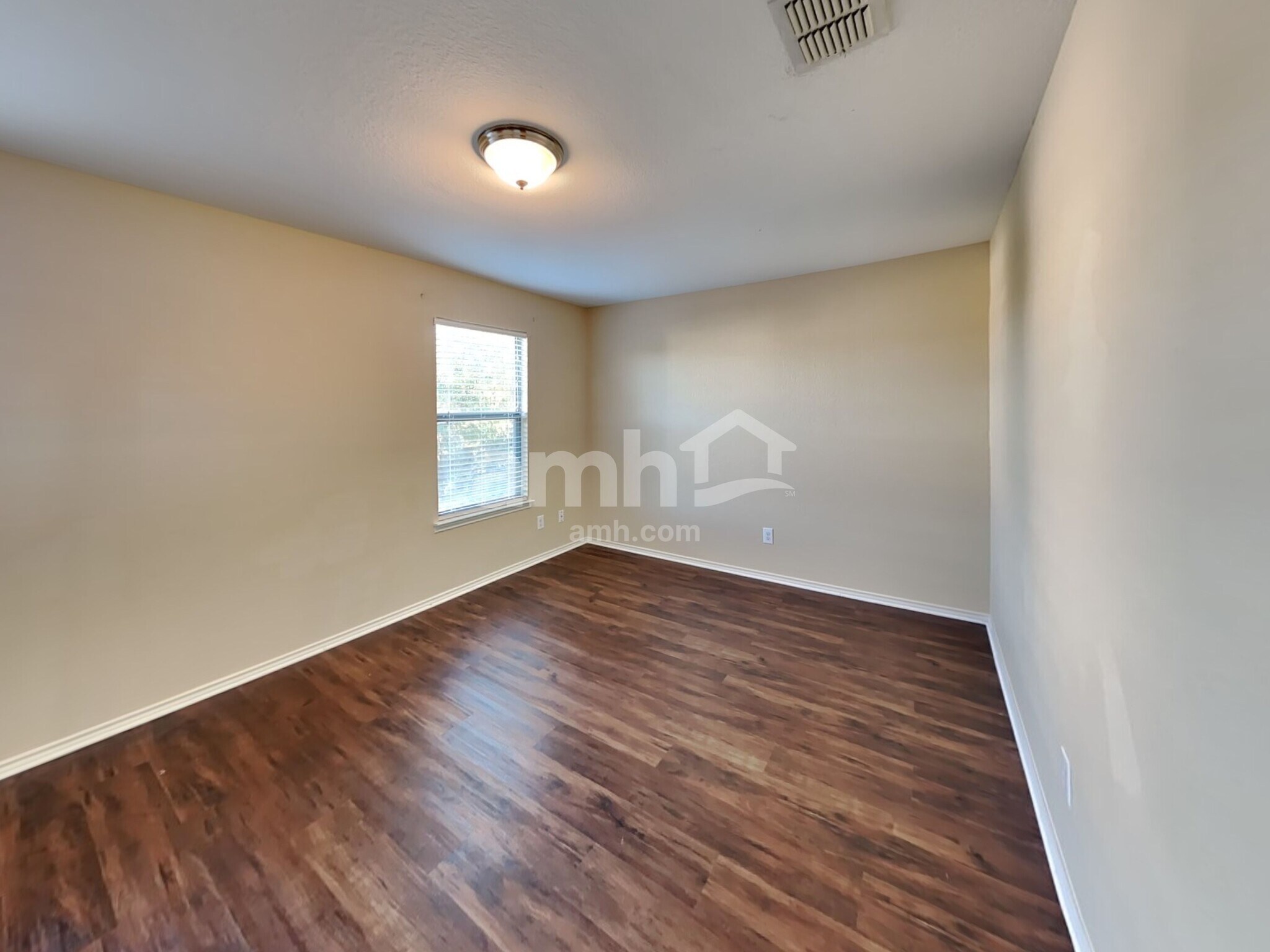 Building Photo - 523 Cormorant