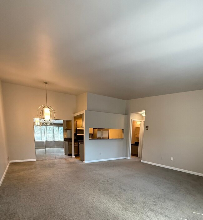 Building Photo - 25 Little Oak Ln
