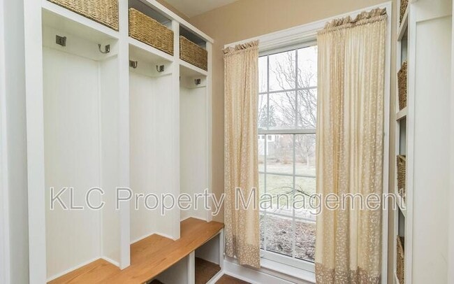 Building Photo - 7105 Sunset Terrace