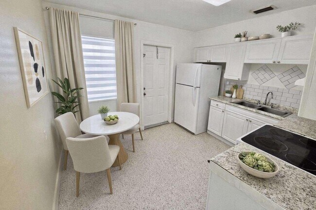 Building Photo - 517 SW 9th St