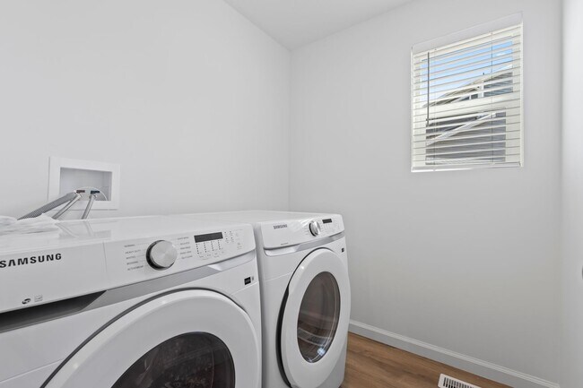 Building Photo - NEW Saratoga Springs Home