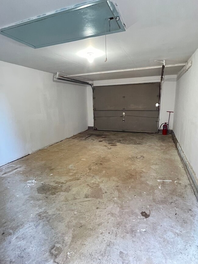 Building Photo - 714 Chaseway St