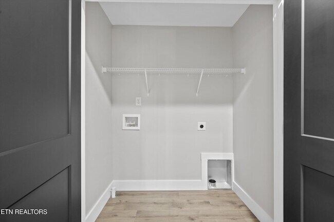Building Photo - 8306 Lobelia Ln