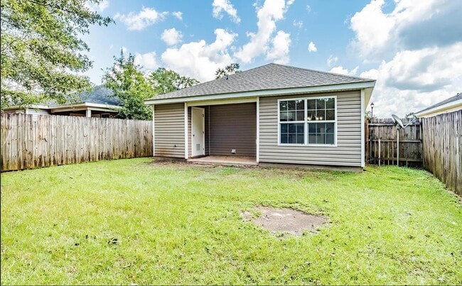 Building Photo - 2212 Summer Crossing