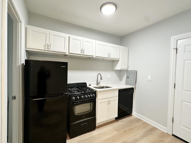 Building Photo - 5710 N Winthrop Ave