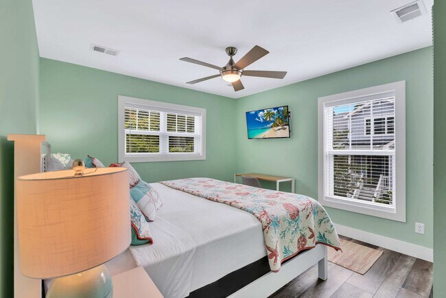 Building Photo - 36 Firethorn Ln