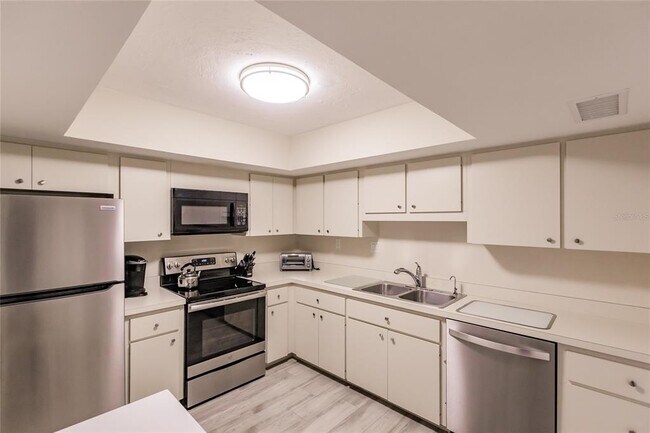 Building Photo - 1055 W Peppertree Dr