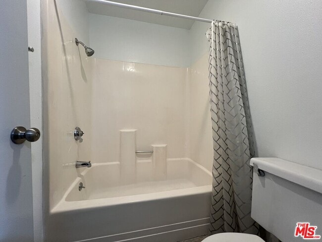 Building Photo - 1115 Raintree Cir