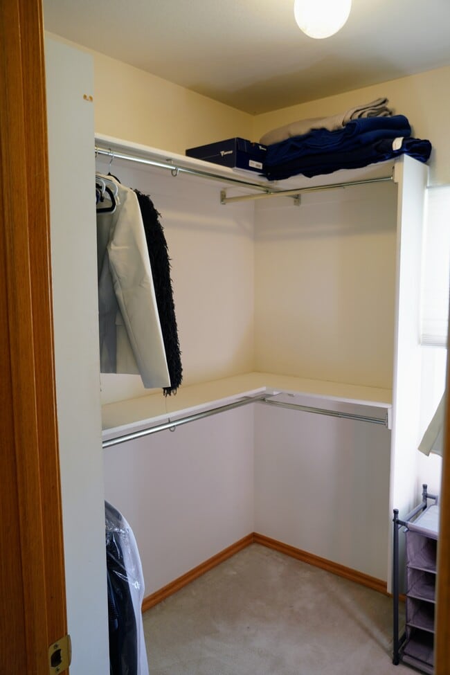 Building Photo - 417 Oakdale Dr