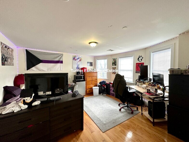 Building Photo - 107 Fisher Ave