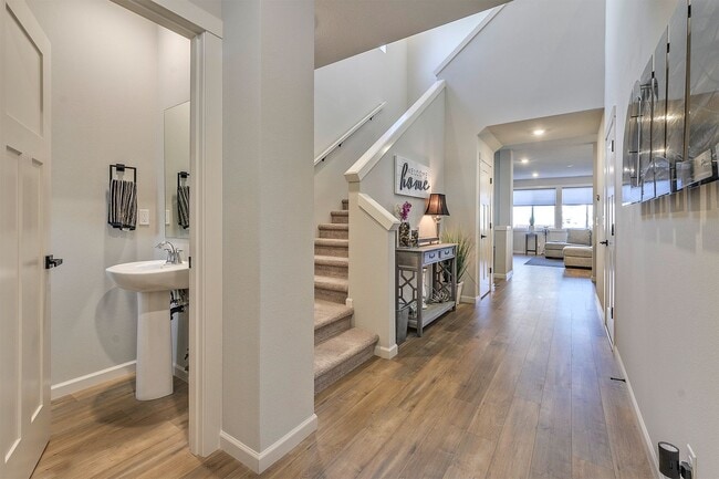 Building Photo - New 4 bedroom, 2.5 bath home in NW McMinnville