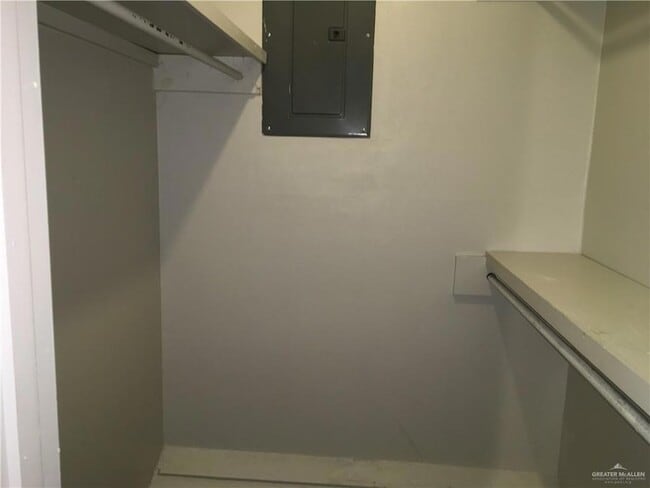 Building Photo - 5708 N Broadway St