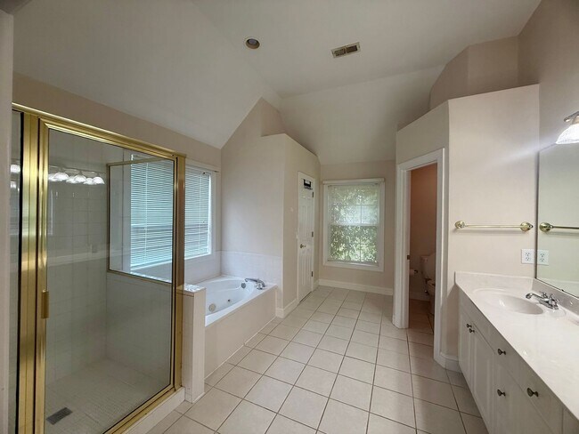 Building Photo - Myrtle Beach - 4 Bedroom / 2.5 Bathroom Home