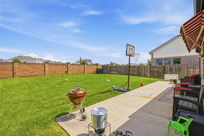 Building Photo - 15647 Roscobie Park Dr