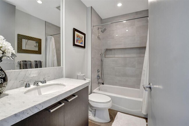 Building Photo - 110 SE 2nd St