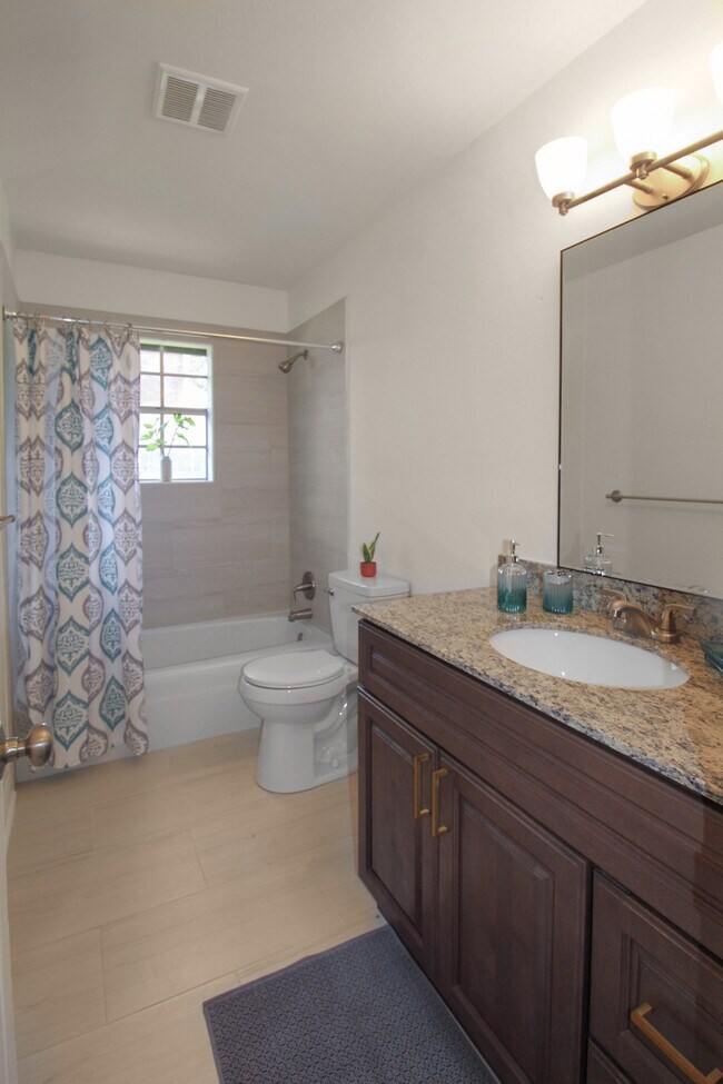 Building Photo - 5897 Somerset Dr