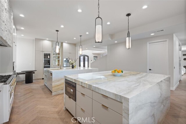 Building Photo - 17437 Oak Creek Ct