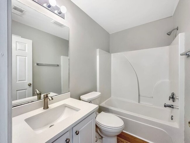 Building Photo - 1418 Hamlin Park Cir