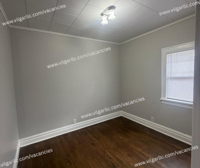 Building Photo - FOR RENT — SPACIOUS 3 BED / 1 BATH HOME