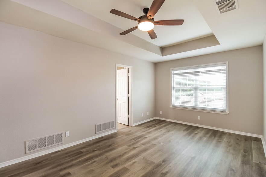 Building Photo - 3355 Brooke St